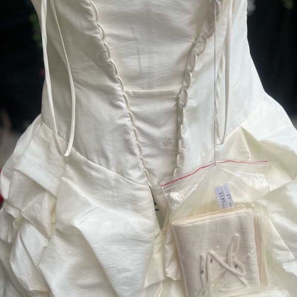 NWT Mariposa Moonlight Ruffle Tied Wedding Dress Cream Sz 12 Women - Picture 6 of 11